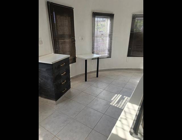 1 BEDROOM PROPERTY TO RENT IN NEWLANDS WEST